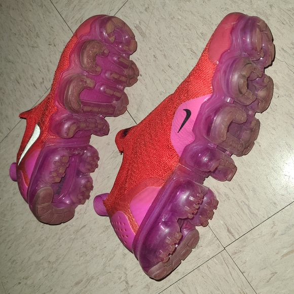 SOLD!! - Nike Vapormax Flyknit 3 Size 6.5 Women's Red/Pink - Picture 4 of 5
